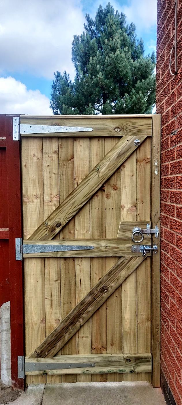 Treated softwood side gate with galvanised hinges